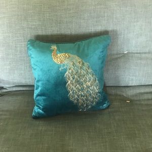 Peacock accent pillow 🦚 BUNDLE PILLOWS 20%